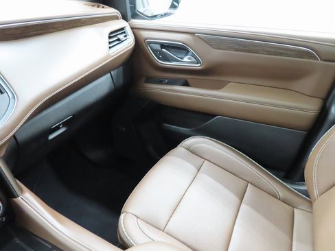 Used 2024 Chevrolet Suburban High Country image 31