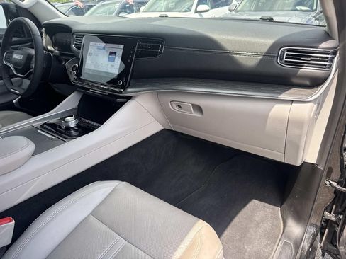 Used 2023 Jeep Wagoneer Series III w/ Convenience Group I RWD image 13