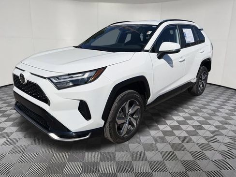 Used 2025 Toyota RAV4 SE AWD/4WD image 4