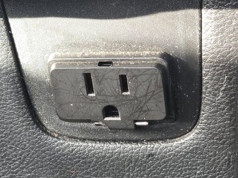 Used 2015 Jeep Wrangler Unlimited Rubicon image 12