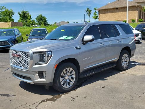 Used 2024 GMC Yukon Denali w/ Advanced Technology Package AWD/4WD image 2