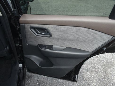 Used 2023 Nissan Rogue S AWD/4WD image 22