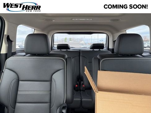 Used 2023 GMC Acadia Denali w/ Denali Technology Package image 9