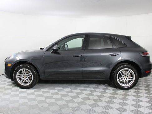 Certified 2021 Porsche Macan image 2