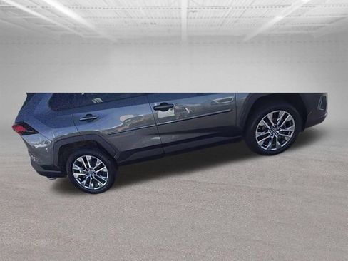 Used 2019 Toyota RAV4 XLE Premium w/ Cold Weather Package AWD/4WD image 13