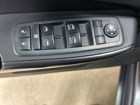 Used 2019 Jeep Cherokee Trailhawk w/ Cold Weather Group image 14