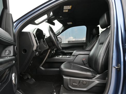 Used 2020 Ford Expedition XLT w/ Equipment Group 202A AWD/4WD image 19