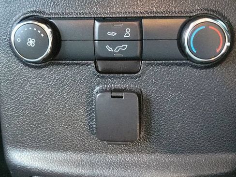 Used 2019 Ford Explorer XLT FWD image 24