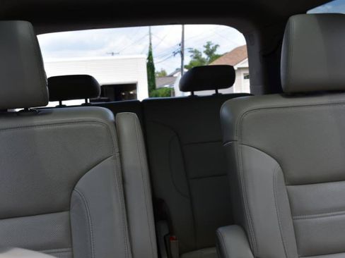 Used 2017 GMC Acadia Denali w/ Technology Package FWD image 27