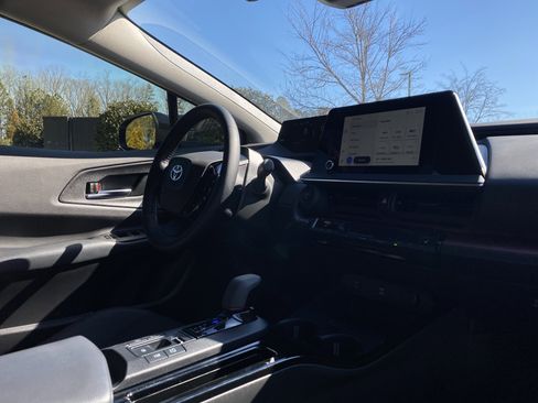 Used 2025 Toyota Prius XSE image 6