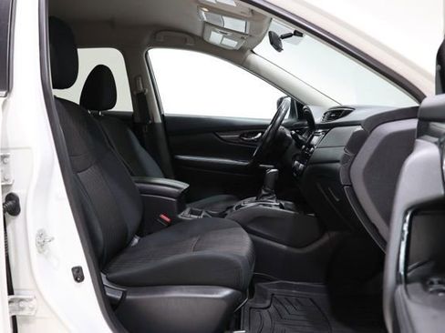 Used 2018 Nissan Rogue SV w/ Premium Package image 36