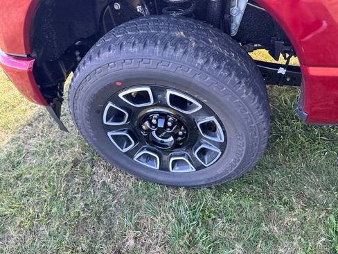 New 2026 Ford F250 Platinum w/ FX4 Off-Road Package image 15