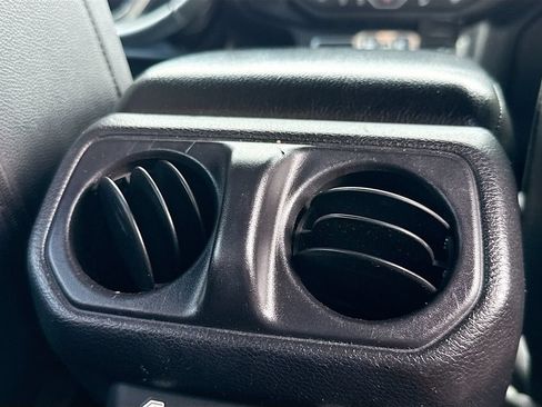 Used 2018 Jeep Wrangler Unlimited Sport S AWD/4WD image 27