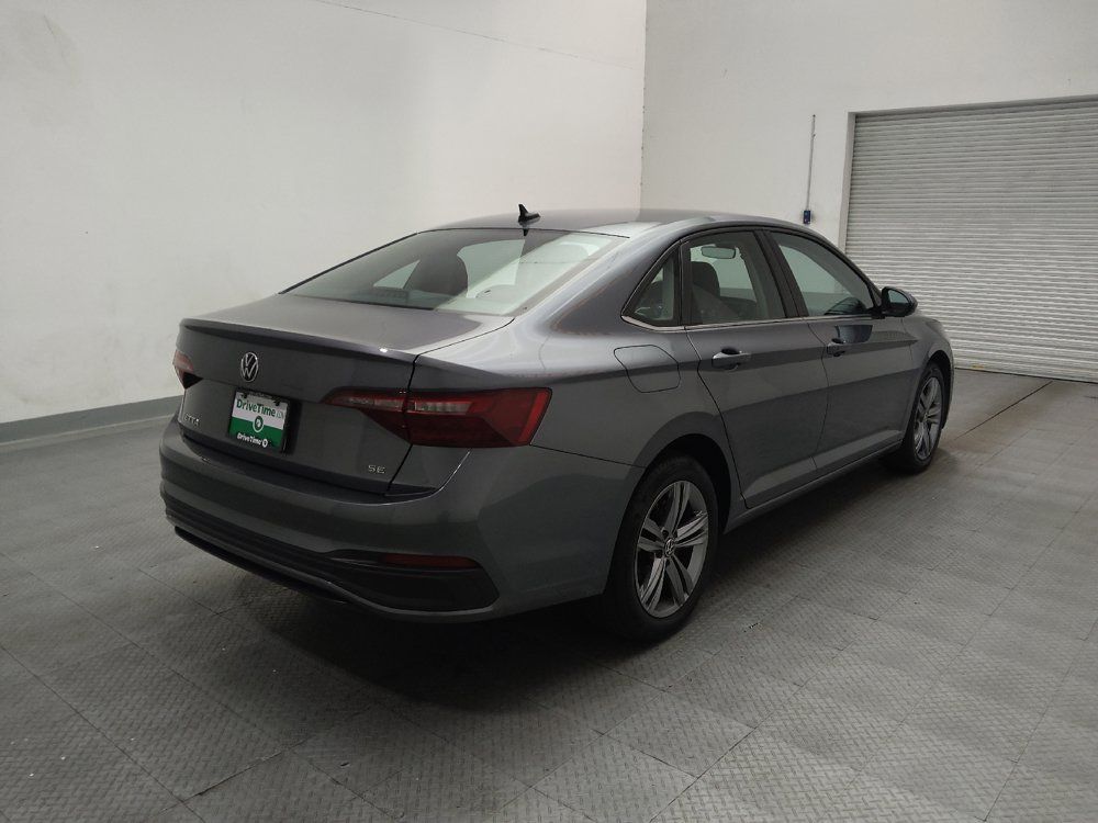Used 2024 Volkswagen Jetta SE FWD image 9