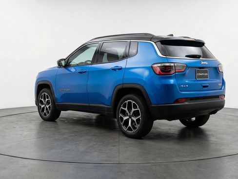 Used 2025 Jeep Compass Limited image 6