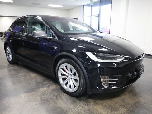 Used 2018 Tesla Model X P100D image 6
