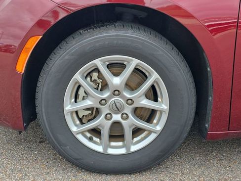 Used 2023 Chrysler Voyager LX image 10