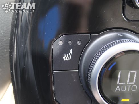 Used 2022 Toyota Highlander XLE AWD/4WD image 19