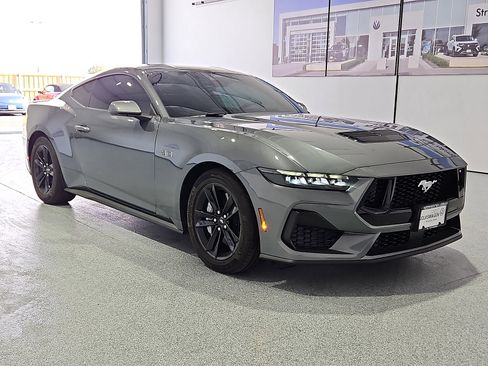 Used 2025 Ford Mustang GT image 4