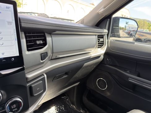 Used 2024 Ford Expedition XLT AWD/4WD image 35