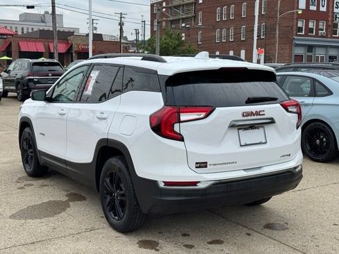 Used 2023 GMC Terrain AT4 AWD/4WD image 4