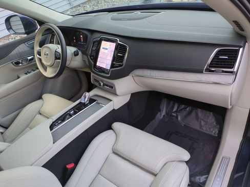 Used 2025 Volvo XC90 T8 Ultra w/ Protection Package Premier image 33