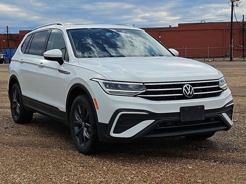 Used 2022 Volkswagen Tiguan SE image 3