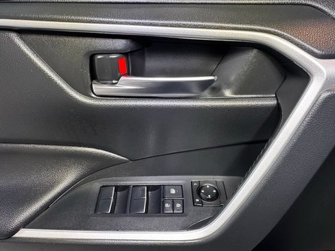 Used 2019 Toyota RAV4 XLE Premium AWD/4WD image 21