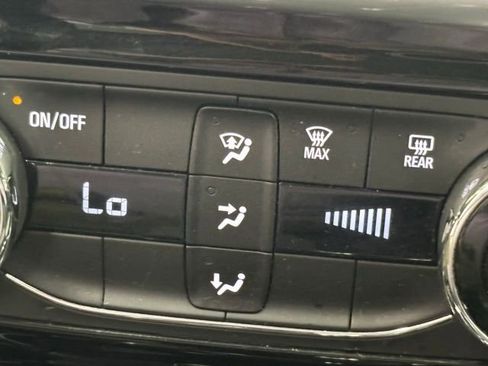 Used 2025 Chevrolet Trax LT image 27