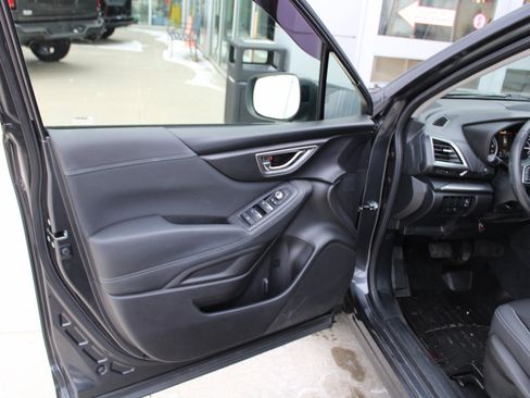 Used 2019 Subaru Forester Premium image 28