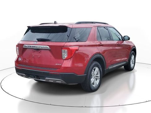 Used 2021 Ford Explorer XLT w/ Equipment Group 202A AWD/4WD image 4