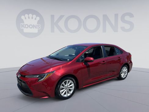 Used 2024 Toyota Corolla LE w/ LE Convenience Package FWD image 1