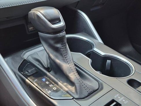 Used 2021 Toyota Highlander XLE AWD/4WD image 12