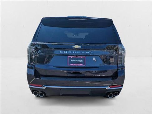 New 2025 Chevrolet Suburban Premier image 8