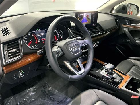 Used 2023 Audi Q5 2.0T Premium w/ Convenience Package image 16