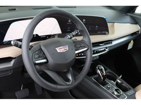 New 2024 Cadillac XT4 Luxury w/ Cold Weather Package image 24