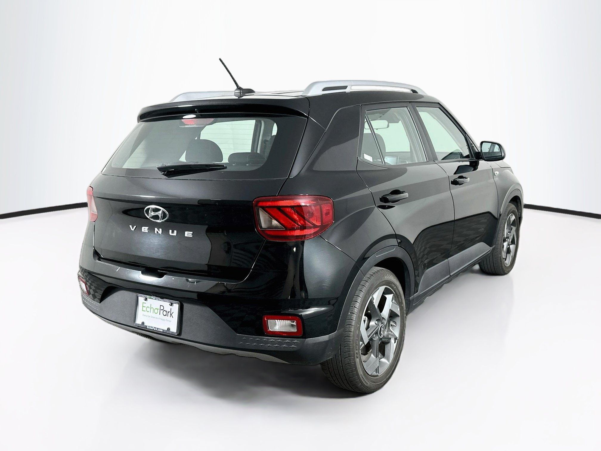 Used 2025 Hyundai Venue SEL FWD image 7