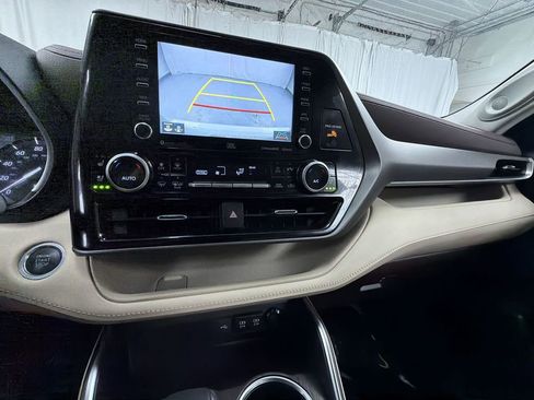 Used 2021 Toyota Highlander Limited image 21