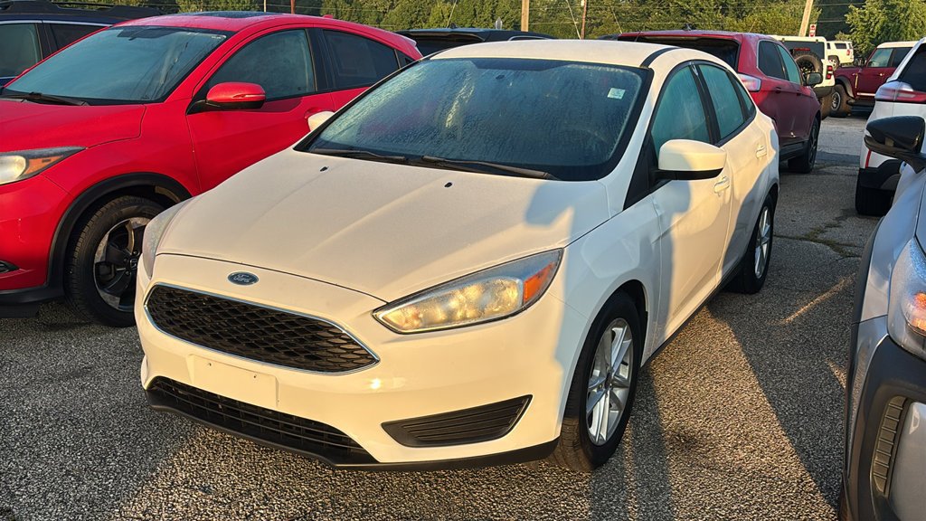 Used 2018 Ford Focus SE FWD image 2