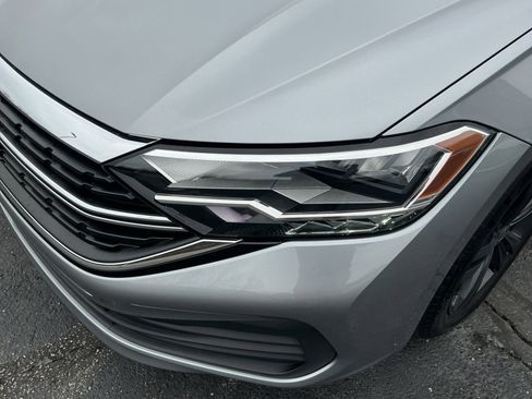 Certified 2023 Volkswagen Jetta SE w/ Panoramic Sunroof Package image 30