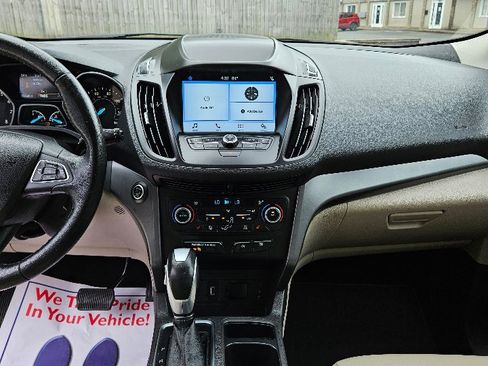 Used 2019 Ford Escape SEL image 15