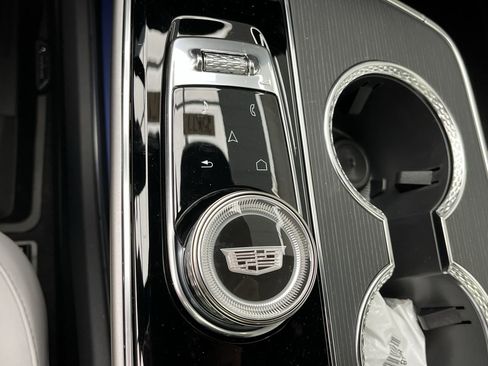 New 2025 Cadillac Lyriq Luxury image 17