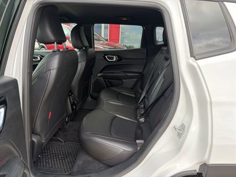Used 2025 Jeep Compass Trailhawk AWD/4WD image 16