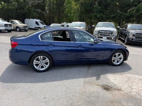 Used 2017 BMW 330i xDrive Sedan w/ Premium Package image 6