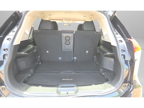 Used 2018 Nissan Rogue SV w/ Premium Package FWD image 13
