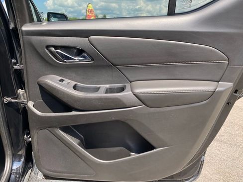 Used 2021 Chevrolet Traverse RS FWD image 38