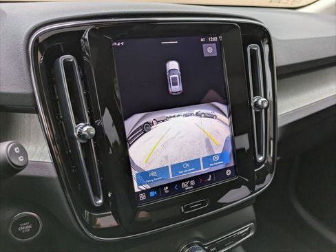 Used 2025 Volvo XC40 B5 Core w/ Protection Package Premier image 18