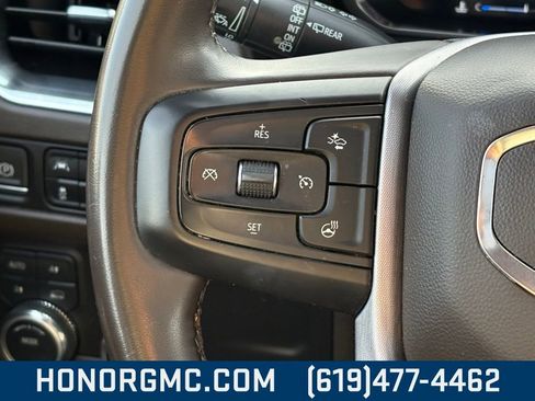 Used 2023 GMC Yukon SLT w/ SLT Premium Package image 27