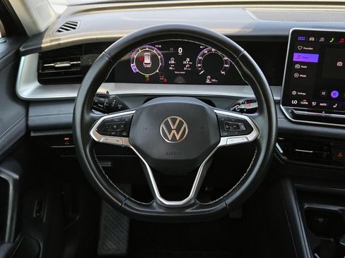 Used 2026 Volkswagen Tiguan SE FWD image 23
