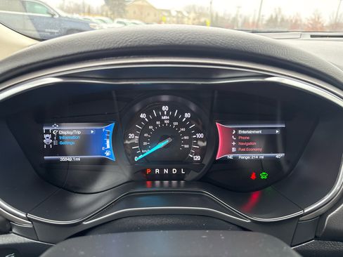 Used 2020 Ford Fusion SE image 18